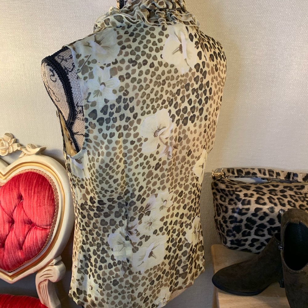 Richard Malcolm 🤍🤎 Ruffle Blouse - Picture 2 of 7